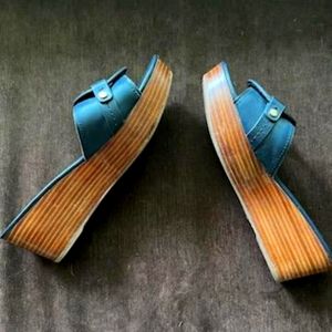 Black low wedge Sandles